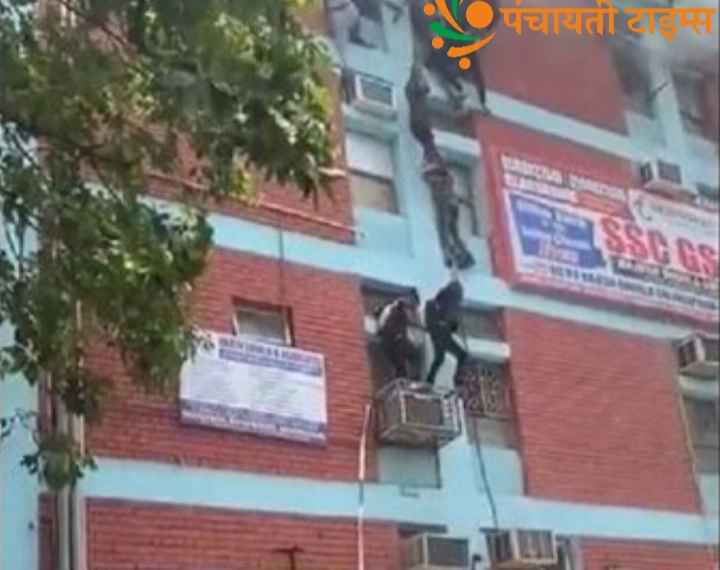 दिल्ली : मुखर्जी नगर के कोचिंग सेंटर में लगी आग, 4 छात्र घायल