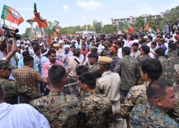 राजस्थान: जयपुर में पेपर लीक के खिलाफ प्रदर्शन कर रहे बीजेपी कार्यकर्ताओं पर पुलिस ने वाटर कैनन का इस्तेमाल किया