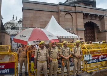 ज्ञानवापी: मुस्लिम पक्ष ने सुप्रीम कोर्ट का किया रुख, शीर्ष अदालत से एएसआई को सर्वेक्षण करने की अनुमति न देने का किया आग्रह