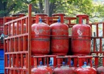 उज्ज्वला योजना के घरेलू LPG सिलेंडर की कीमत में 200 की कटौती