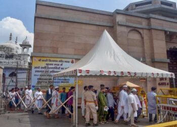 ज्ञानवापी मामला: सुप्रीम कोर्ट ने ASI सर्वे की इजाजत दी, मुस्लिम पक्ष की याचिका खारिज की