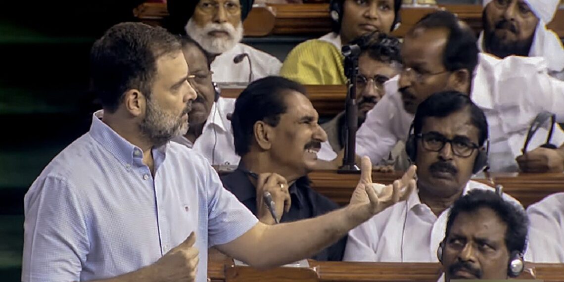 बीजेपी महिला सांसदों ने राहुल गांधी के 'फ्लाइंग किस' करने के खिलाफ स्पीकर से शिकायत की, पढ़ें