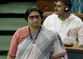 'भारत माता की हत्या' वाले बयान पर स्मृति ईरानी ने राहुल गांधी पर साधा निशाना