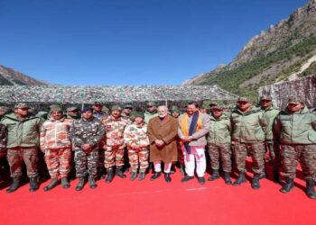 पीएम मोदी ने पार्वती कुंड और गुंजी में सेना से बातचीत की