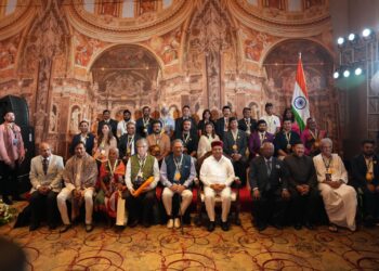कर्नाटक राज्यपाल ने राज्य के 25 लोगों को “चैम्पियंस ऑफ़ चेंज कर्नाटक” सम्मान से सम्मानित किया