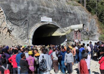 उत्तराखंड सुरंग हादसा: फंसे 41 मजदूरों से महज 12 मीटर की दूरी पर बचाव दल