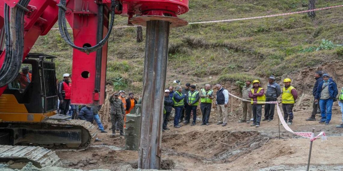 उत्तरकाशी सुरंग: 31 मीटर की ऊर्ध्वाधर ड्रिलिंग, सेना कर रही बचाव अभियान की निगरानी