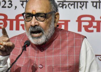 गिरिराज सिंह: नीतीश को हटाने के लिए लालू यादव ने रचा 'चक्रव्यूह'