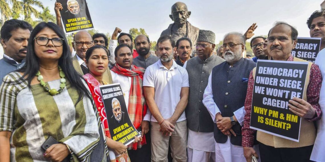 49 विपक्षी सांसद लोकसभा से निलंबित