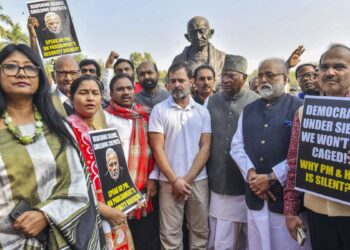 49 विपक्षी सांसद लोकसभा से निलंबित
