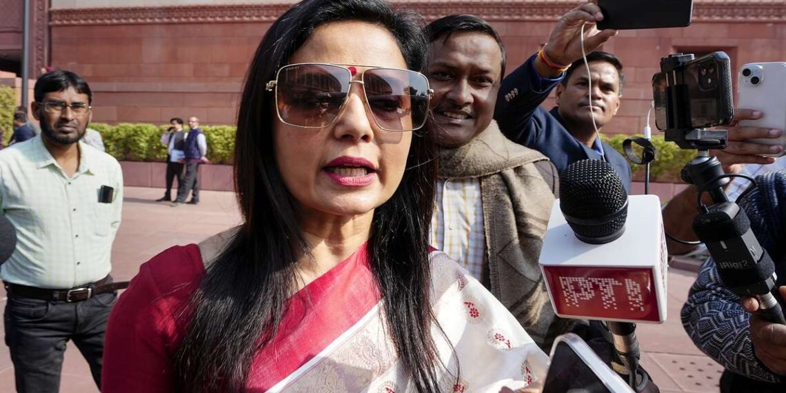 कैश-फॉर-क्वेरी मामले में महुआ मोइत्रा को लोकसभा से निष्कासित