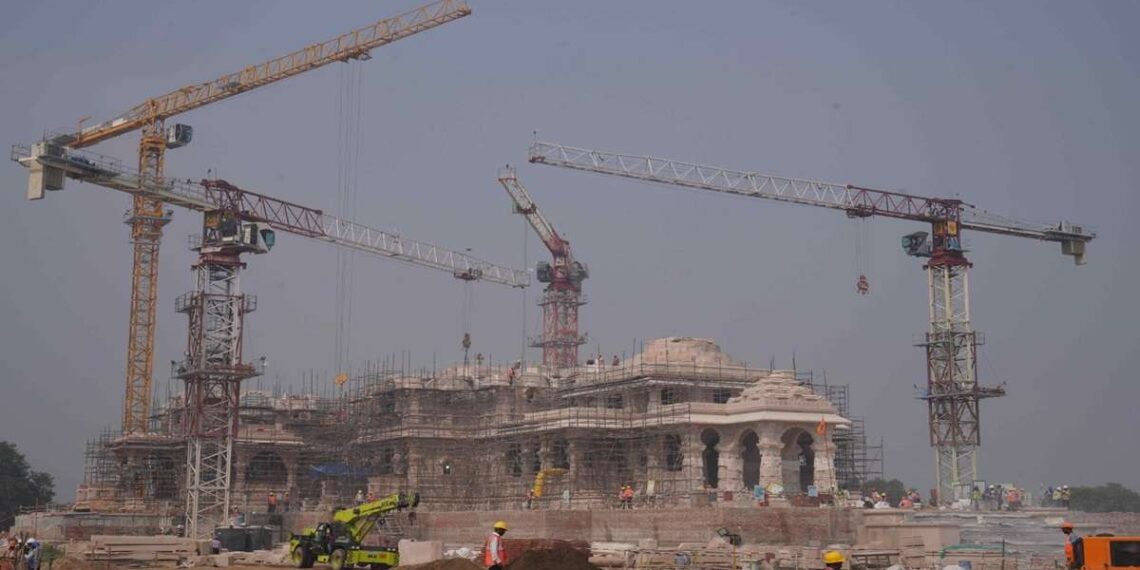उत्तर प्रदेश: अयोध्या में राम मंदिर के 'प्राण प्रतिष्ठा' समारोह के निमंत्रण कार्ड वितरित
