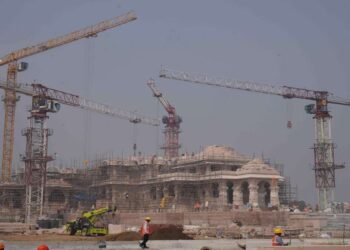 उत्तर प्रदेश: अयोध्या में राम मंदिर के 'प्राण प्रतिष्ठा' समारोह के निमंत्रण कार्ड वितरित