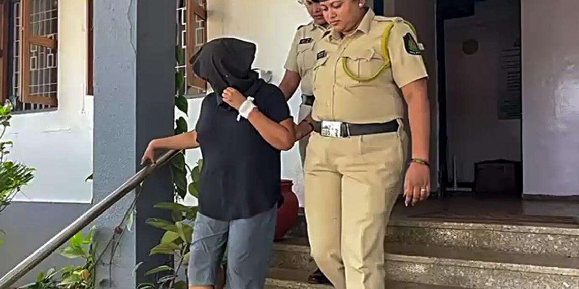सुचना सेठ ने नोट लिखकर, बेटे के शव के साथ बैग में छोड़ा