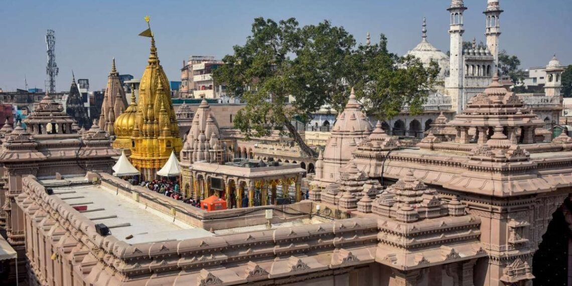 वाराणसी कोर्ट ने हिंदू पक्ष को पूजा करने की अनुमति दी