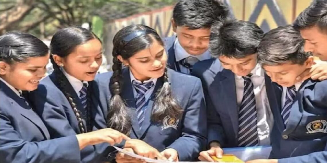 CBSE Board Exams Admit Card Out: 10वीं-12वीं बोर्ड परीक्षाओं के लिए एडमिट कार्ड जारी, डाउनलोड करने से पहले इन बातों का रखें ख्याल