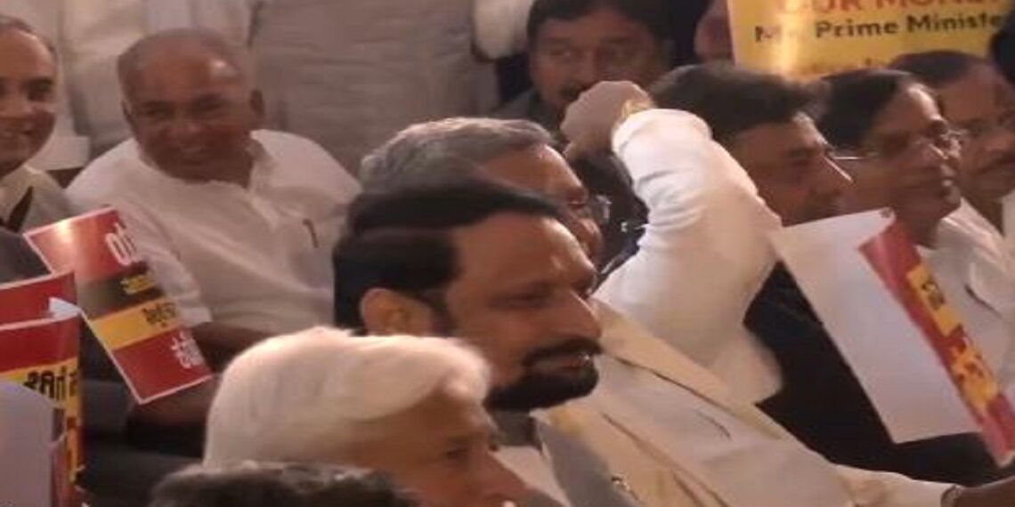 Congress Protest: जंतर मंतर पर केंद्र सरकार के खिलाफ धरने पर बैठी कर्नाटक कांग्रेस सरकार, सीएम सिद्धारमैया ने की ये बड़ी मांग