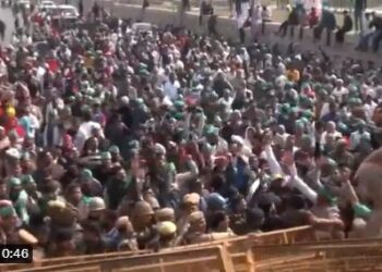 Noida Farmer Protest Update: संसद की ओर मार्च कर रहे यूपी के किसानों को पुलिस ने नोएडा में रोका, वीडियो वायरल