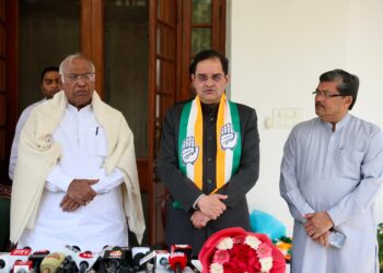 कांग्रेस में मोदी सरकार के मंत्री रहे बीरेंद्र सिंह के सांसद पुत्र हुए शामिल