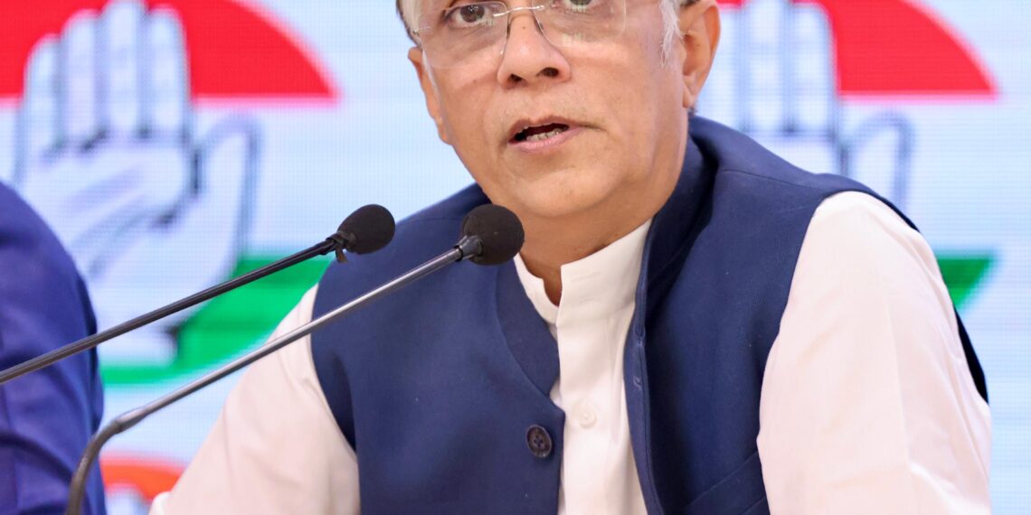 SEBI चीफ माधबी पुरी बुच एक साथ तीन जगह से ली सैलरी: कांग्रेस - Panchayati Times