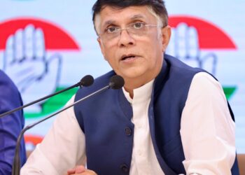 SEBI चीफ माधबी पुरी बुच एक साथ तीन जगह से ली सैलरी: कांग्रेस - Panchayati Times