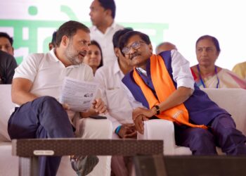 राहुल गांधी ने नासिक में किसान महापंचायत को किया सम्बोधित, दिल्ली के रामलीला मैदान में जुटे किसान