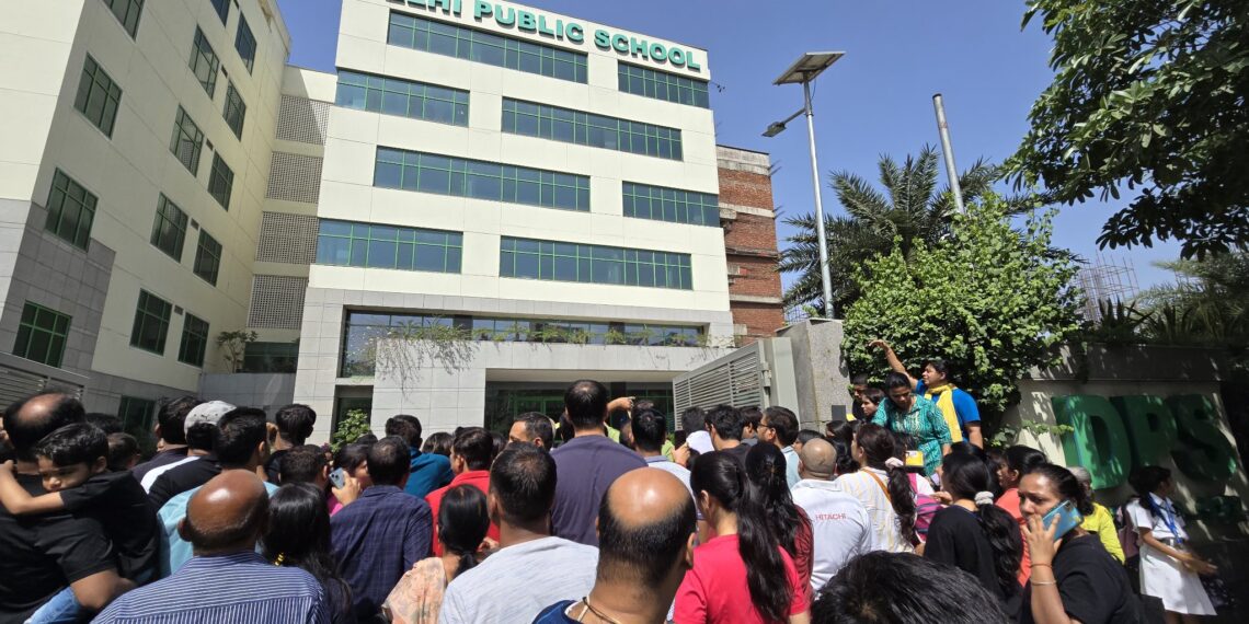 दिल्ली-नोएडा के स्कूलों को मिला बम की धमकी भरा मेल