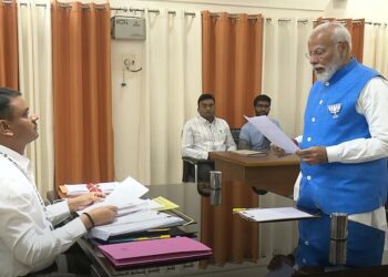 प्रधानमंत्री नरेंद्र मोदी ने वाराणसी से दाखिल किया नामांकन