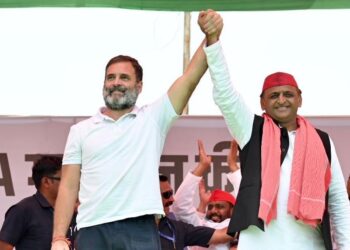इंडिया गठबंधन की रैली में राहुल ने अखिलेश के लिए मांगा वोट
