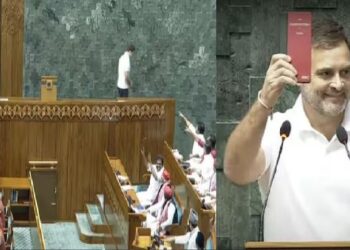 Parliament Session 2024: Rahul Gandhi took oath with a copy of the Constitution in his hand.