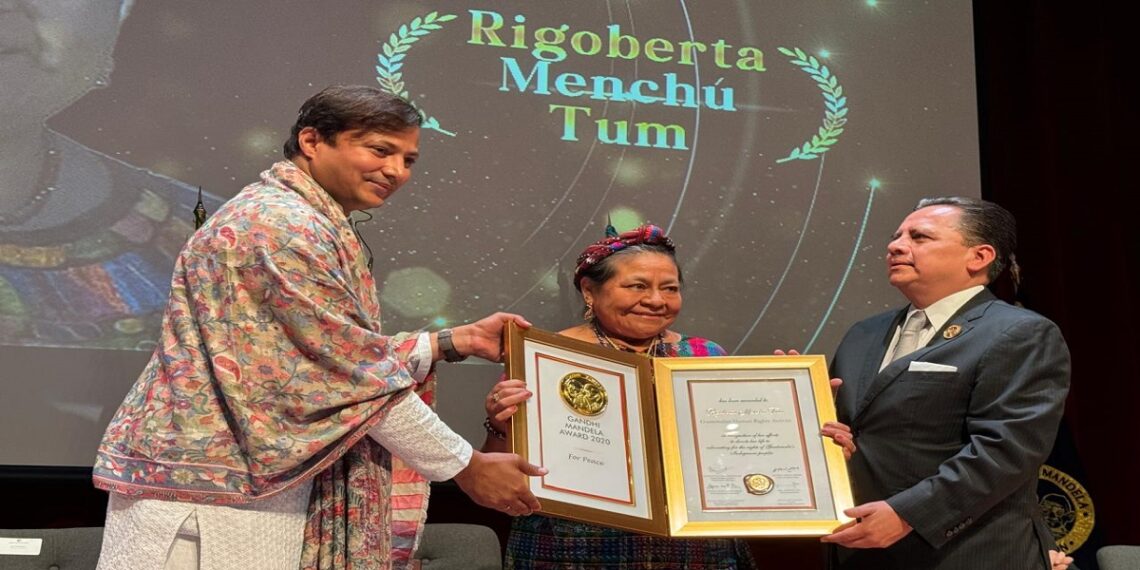 रिगोबेर्ता मेन्चु तुम गांधी मंडेला अवॉर्ड 2020 से सम्मानित
