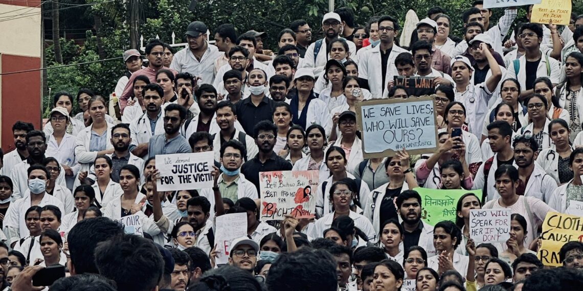 कोलकाता केस: जारी है डॉक्टरों की 24 घंटे की हड़ताल - Panchayati Times