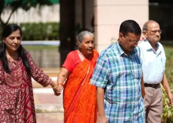 पत्नी सुनीता, माता-पिता और दोनों बच्चों के साथ शिफ्ट हुए केजरीवाल,