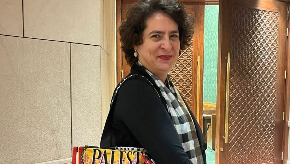 प्रियंका गांधी का संसद के बाहर फिलिस्तीन और अंदर बांग्लादेशी हिन्दू का मुद्दा उठाने का क्या है राजनीतिक संदेश? - Panchayati Times