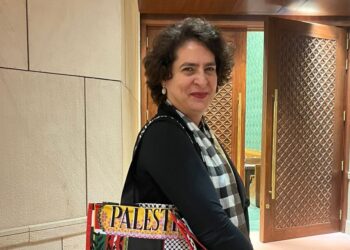 प्रियंका गांधी का संसद के बाहर फिलिस्तीन और अंदर बांग्लादेशी हिन्दू का मुद्दा उठाने का क्या है राजनीतिक संदेश? - Panchayati Times