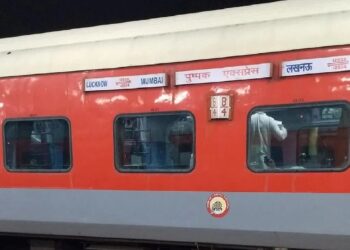 जलगांव रेलवे स्टेशन पर बड़ा हादसा: पुष्पक एक्सप्रेस में आग की अफवाह से भगदड़, 8 की मौत, 40 घायल - Panchayati Times