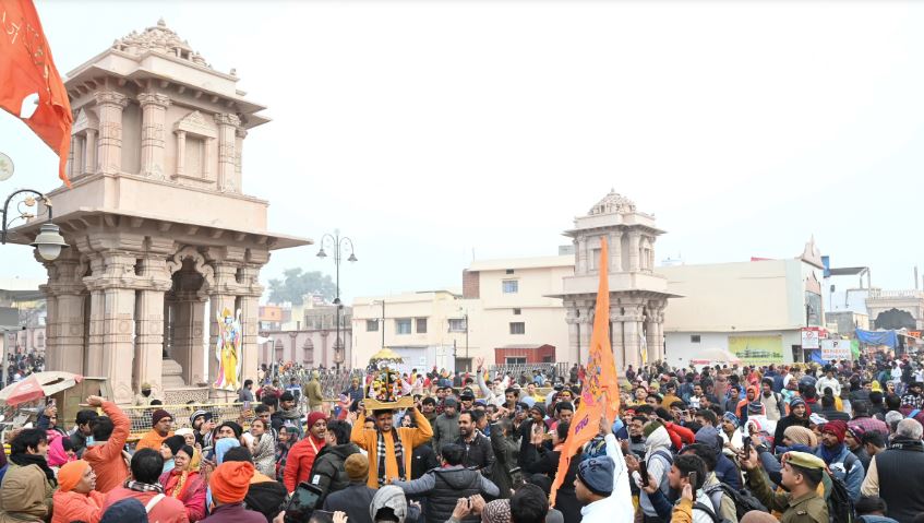 भगवान के दर्शन से नए साल की शुरुआत 