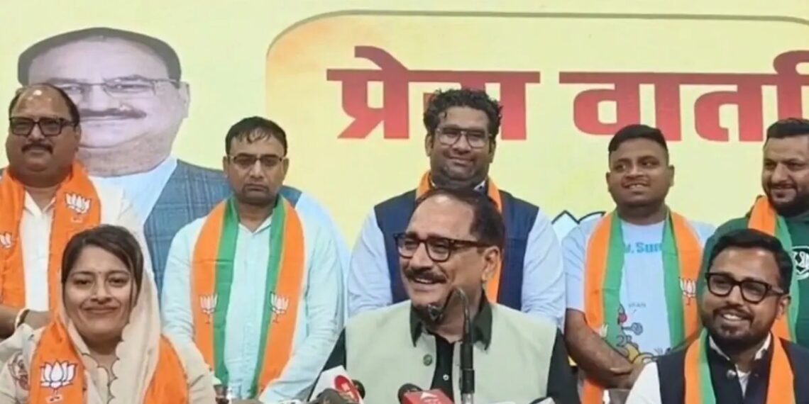दिल्ली नगर निगम: आप के तीन पार्षद बीजेपी में शामिल हुए - Panchayati Times