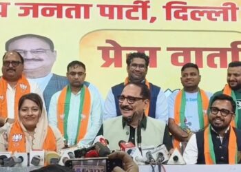 दिल्ली नगर निगम: आप के तीन पार्षद बीजेपी में शामिल हुए - Panchayati Times