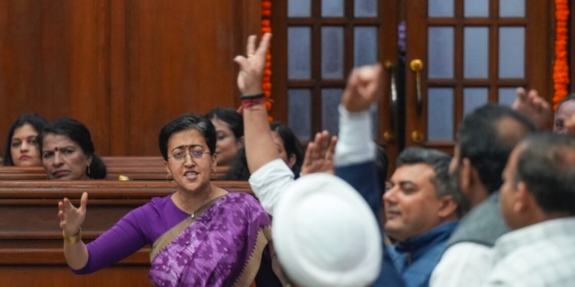 दिल्ली विधानसभा: आतिशी समेत 22 विधायकों को किया गया सस्पेंड - Panchayati Times