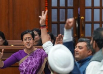 दिल्ली विधानसभा: आतिशी समेत 22 विधायकों को किया गया सस्पेंड - Panchayati Times