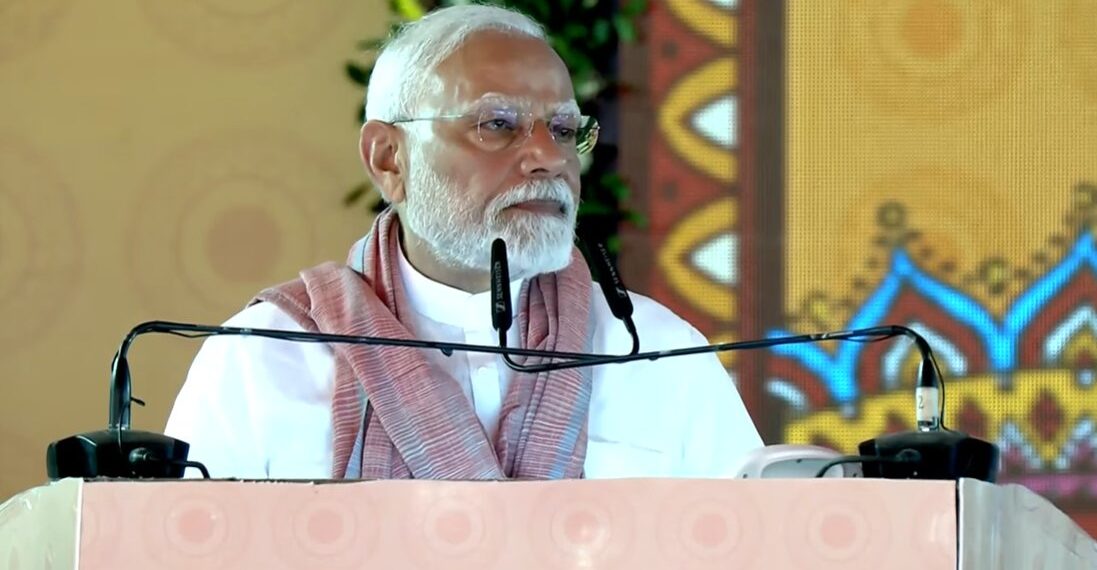 नेहरू ने पहले देश बांटा फिर पानी: पीएम मोदी - Panchayati Times