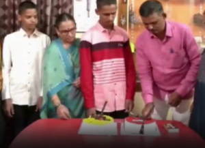 बोर्ड एग्जाम में फेल होने पर माता-पिता ने केक काट कर मनाया जश्न - Panchayati Times