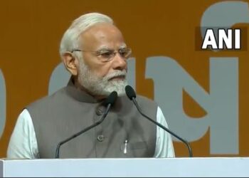 गुजरात में आतंकियों पर गरजे PM