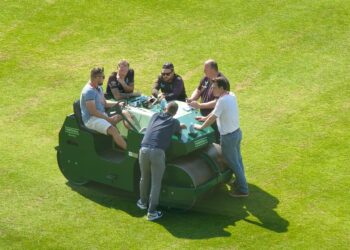 In the image above, it was seen that the English captain Ben Stokes, coach Brendon McCullum and England chief selector Rob Key were having a discussion with pitch curator and ground staff about the pitch conditions in Headingley, Leeds.