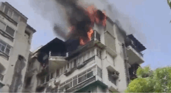 दिल्ली: द्वारका सेक्टर-13 के अपार्टमेंट में लगी भीषण आग - Panchayati Times