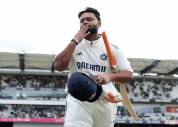 ऋषभ पंत को अनुशासनहीनता के लिए ICC की फटकार, मिली ये सजा - Panchayati Times