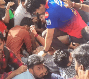 RCB की जीत का जश्न बना मातम: बेंगलुरु में भगदड़, तीन की मौत, दर्जनों घायल _ Panchayati Times
