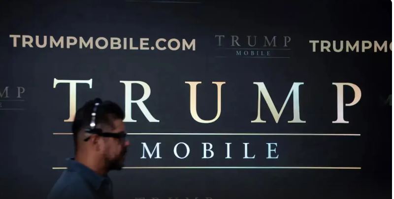 Donald Trump launches a 'gold' phone, know the price and features of T1 phone that competes with Apple