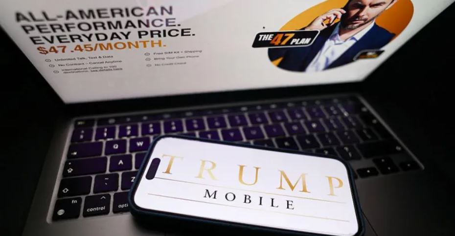 Donald Trump launches a 'gold' phone, know the price and features of T1 phone that competes with Apple